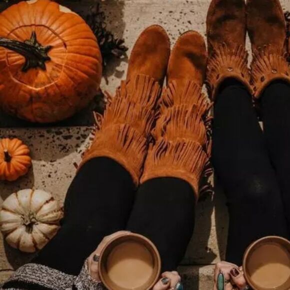 Minnetonka Brown Calf Hi 3-Layer Fringe Boots - Size 8 - Picture 1 of 5